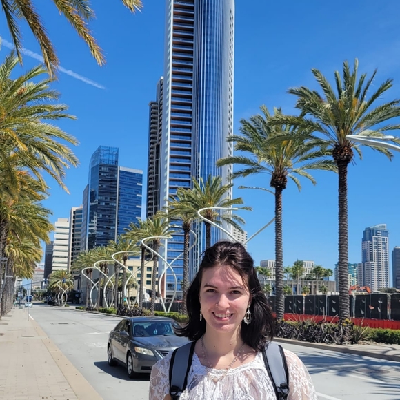 Meet your Posher, Ashley - Picture 4 of 4